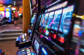 Suasana live casino dengan dealer profesional di 898a
